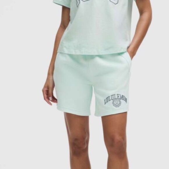 Lululemon Scuba Mid-Rise Oversized Short 7" Graphic Mint‎ Breeze size XS NWT - Picture 1 of 2